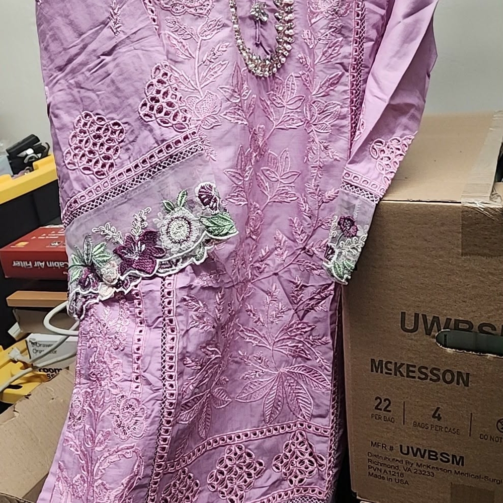 Med 3pcs Lavender Embroidered Kameez Set with Floral Appliqué, Cut Work,Stones